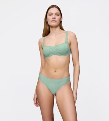 טריומף חזיית תחרה - Triumph Body Make-Up Illusion Lace Balconette
